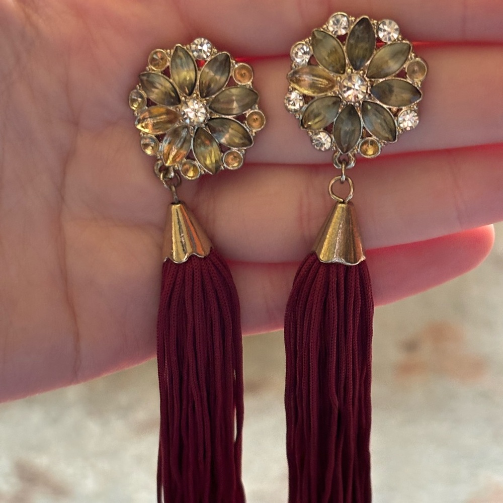Maroon dangling earrings